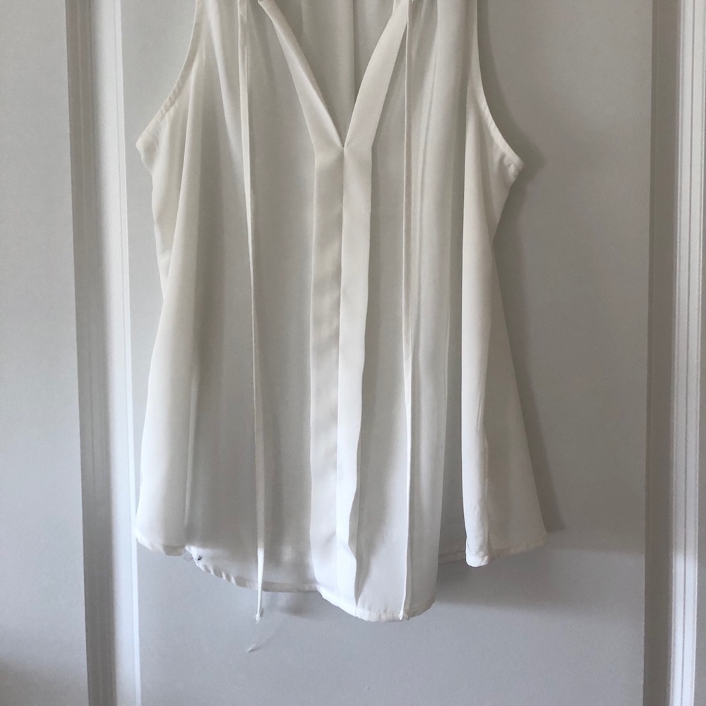 Women sleeveless shirt